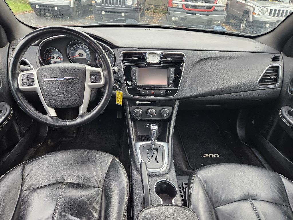 2012 Chrysler 200 Image 10