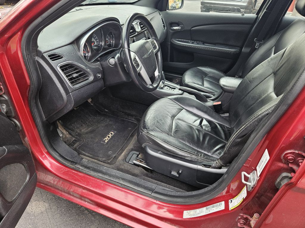 2012 Chrysler 200 Image 11
