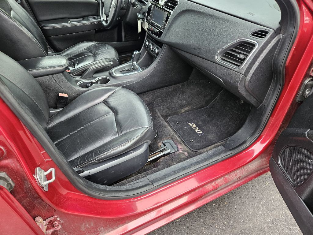 2012 Chrysler 200 Image 13