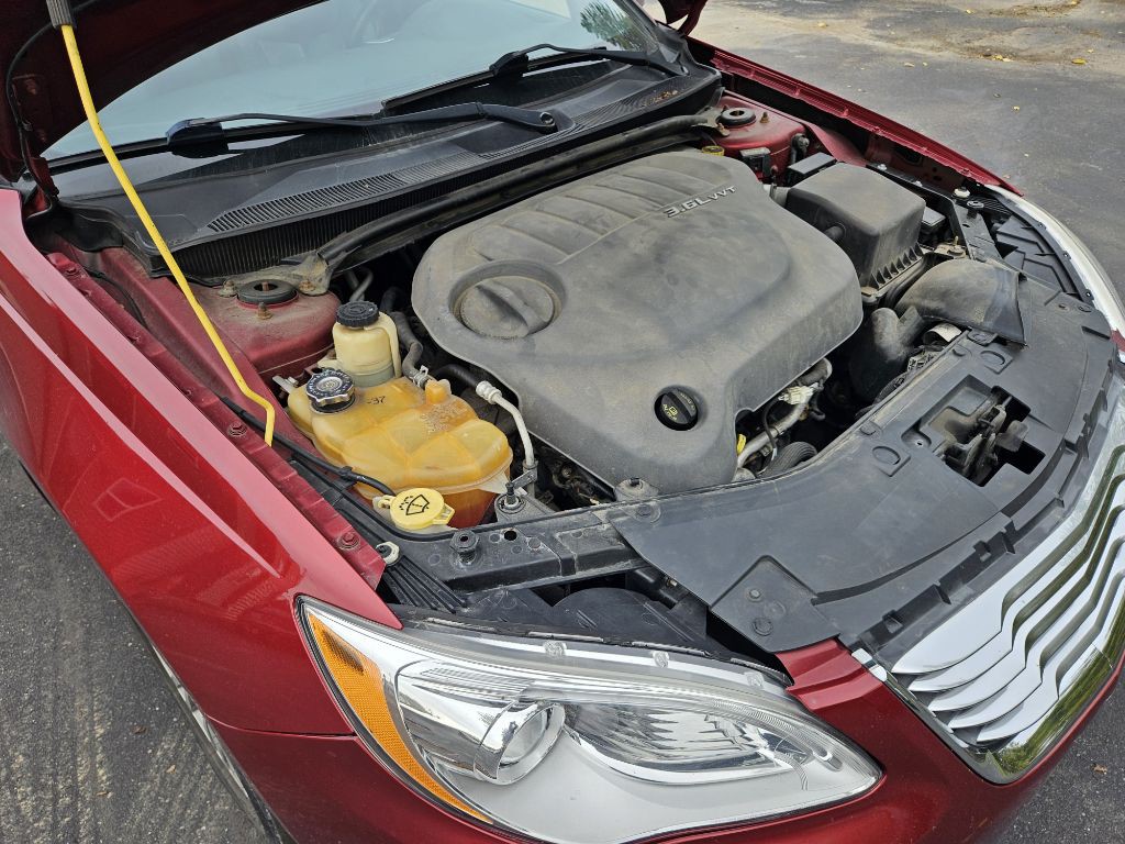 2012 Chrysler 200 Image 16