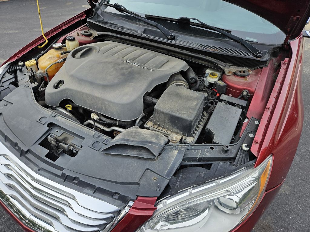 2012 Chrysler 200 Image 17