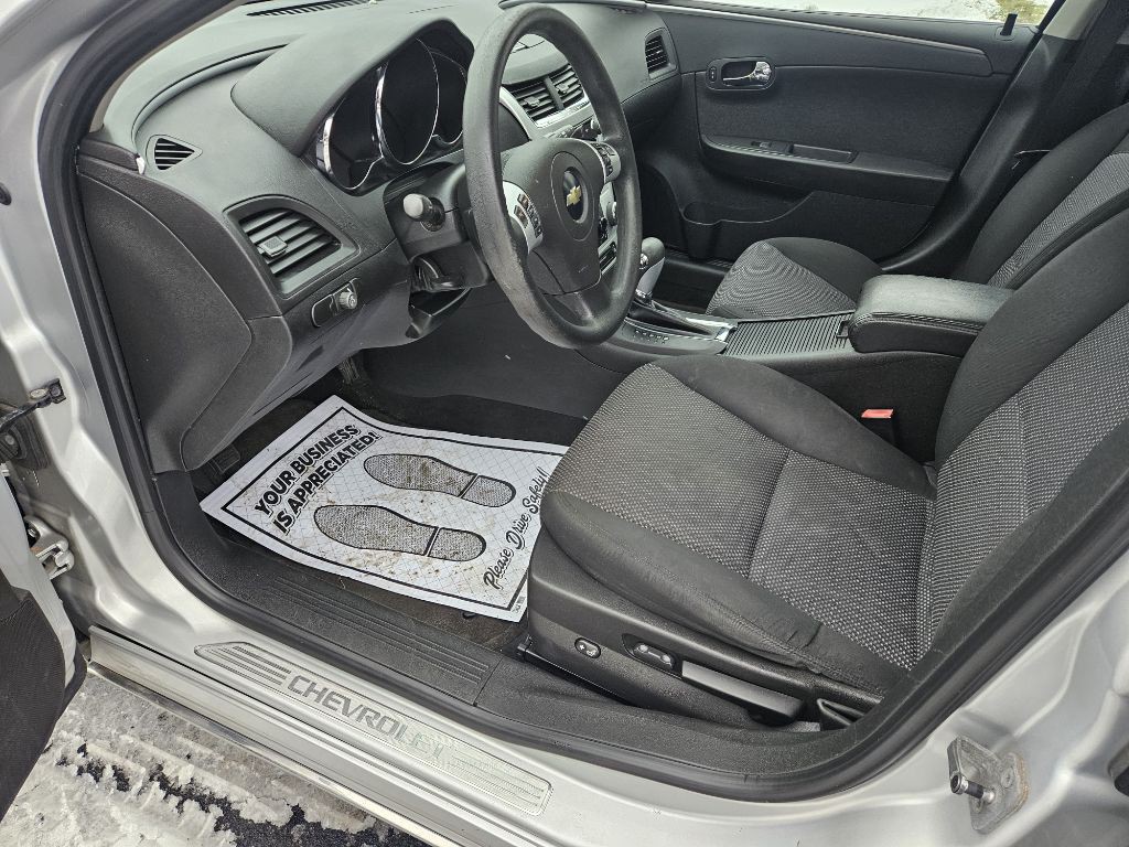 2010 Chevrolet Malibu Image 11