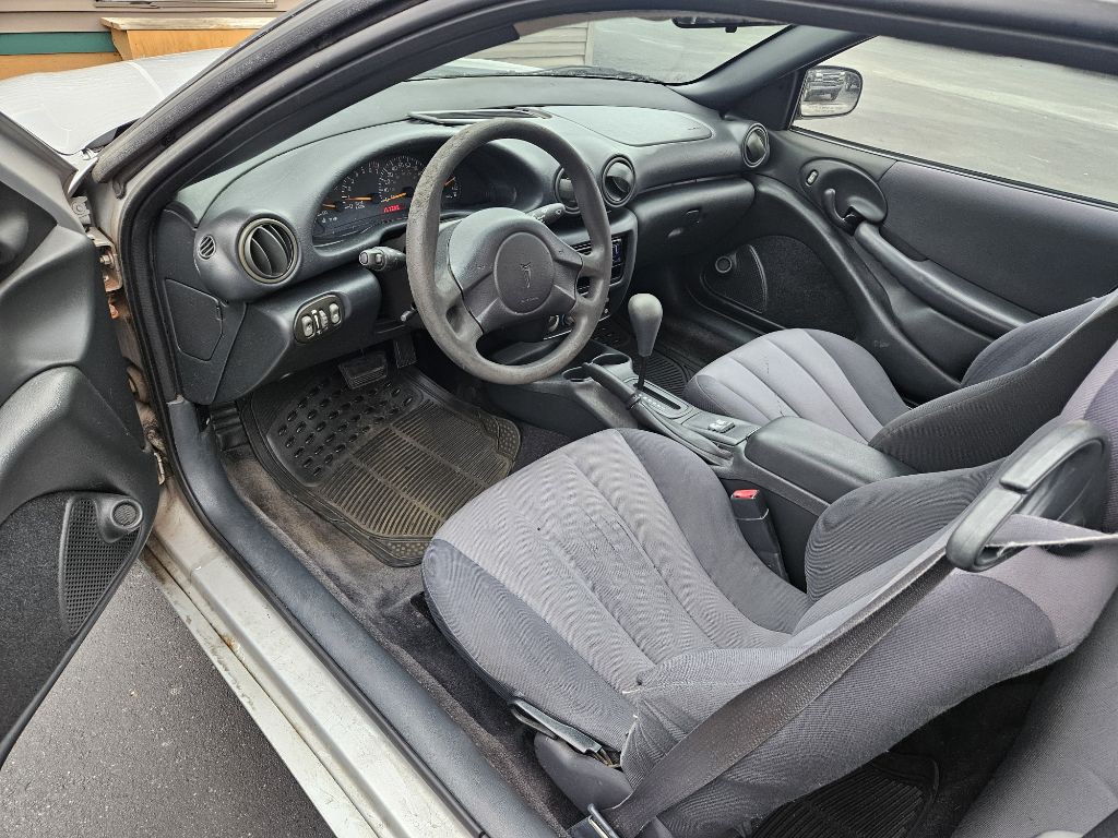 2004 Pontiac Firebird Image 10