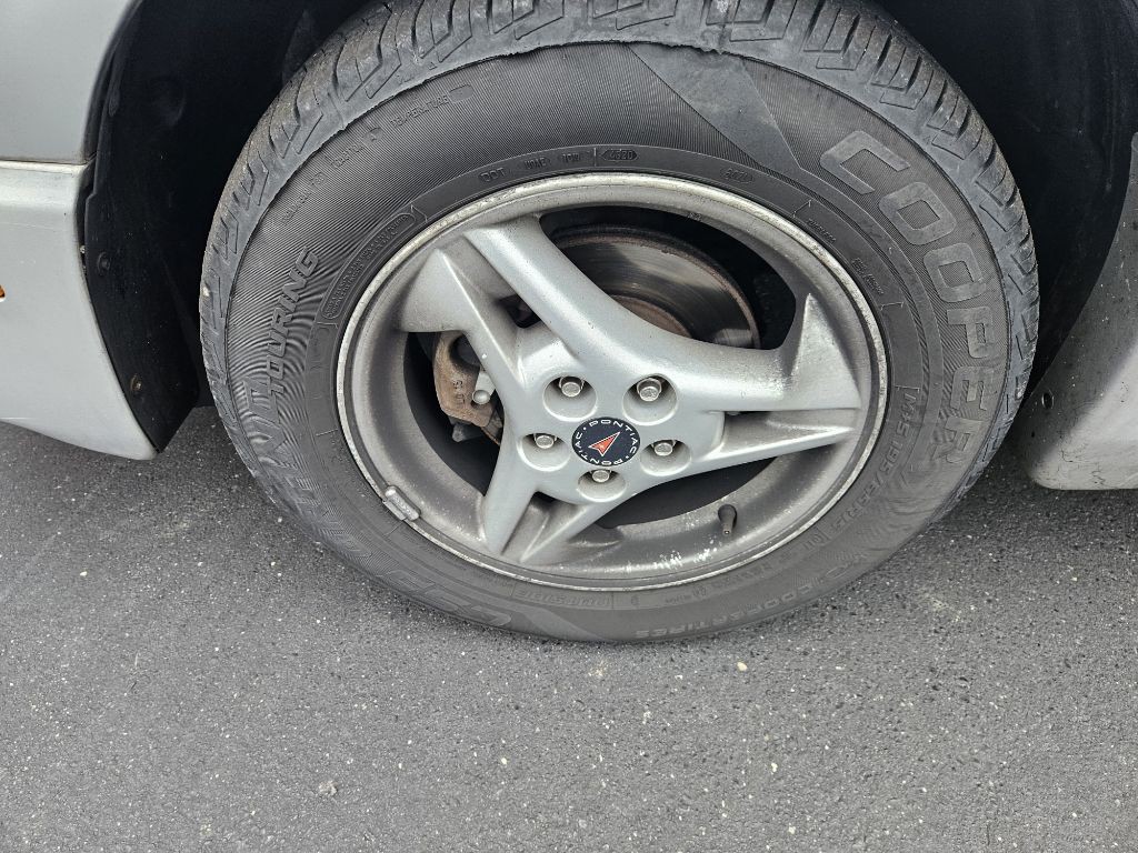 2004 Pontiac Firebird Image 17