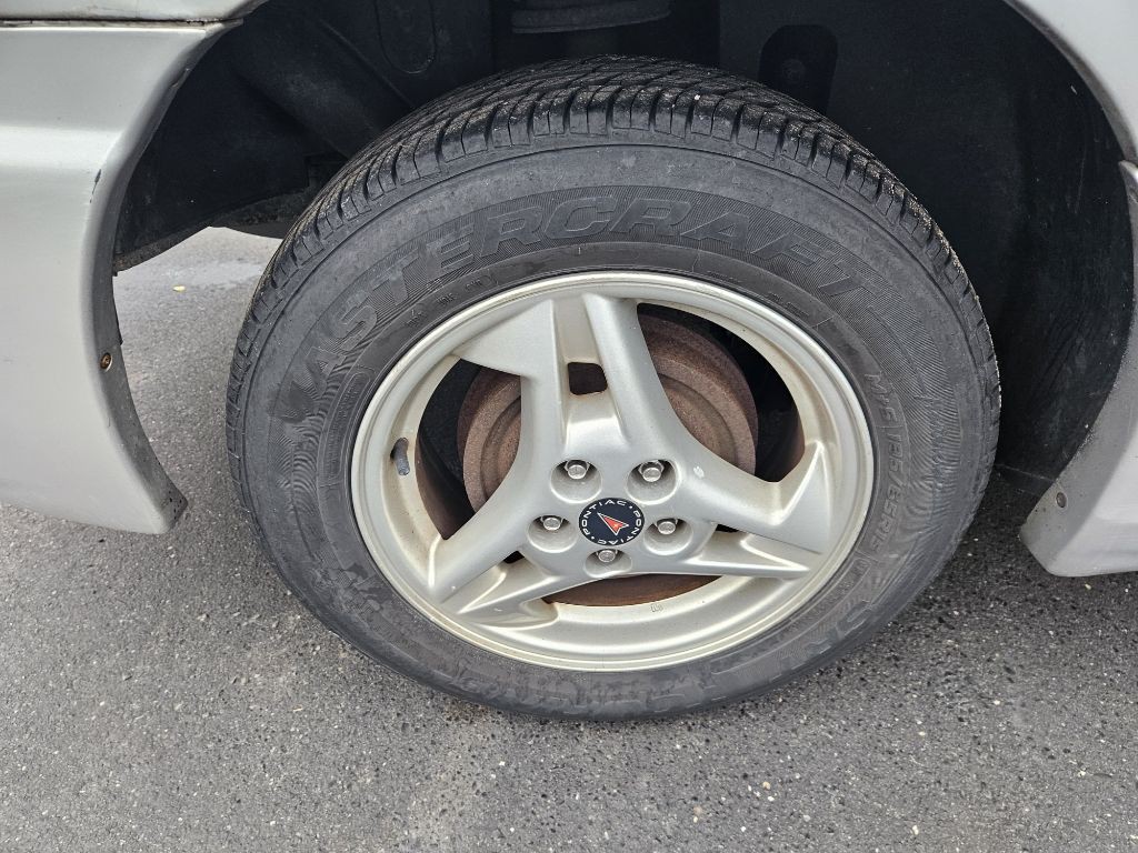 2004 Pontiac Firebird Image 19