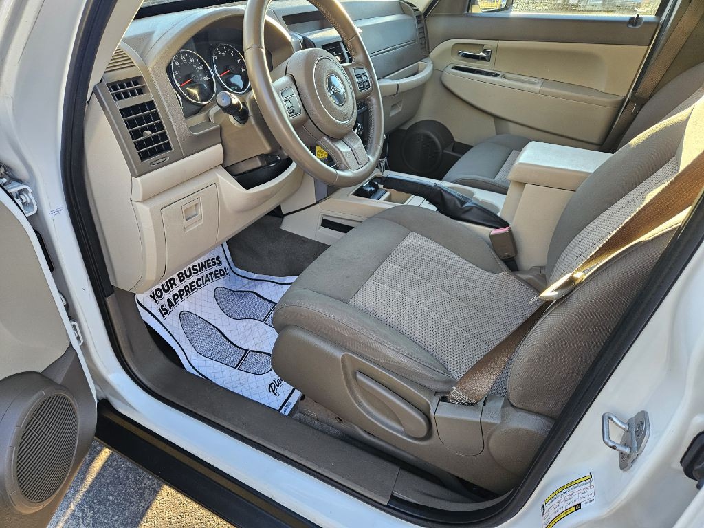 2012 Jeep Liberty Image 11