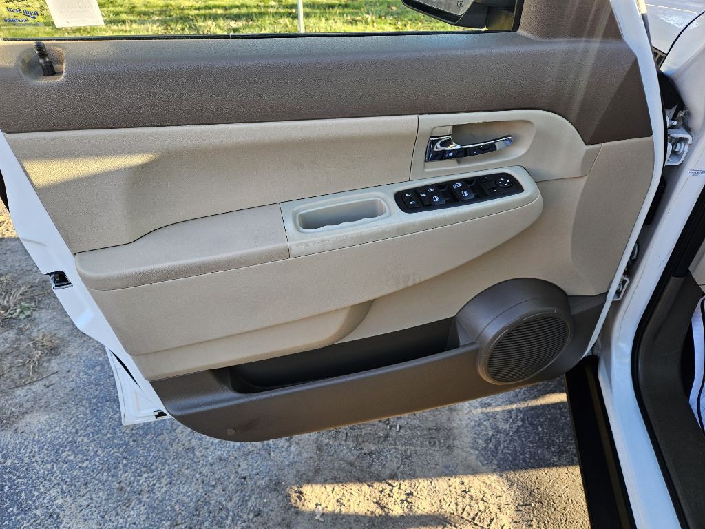 2012 Jeep Liberty Image 12