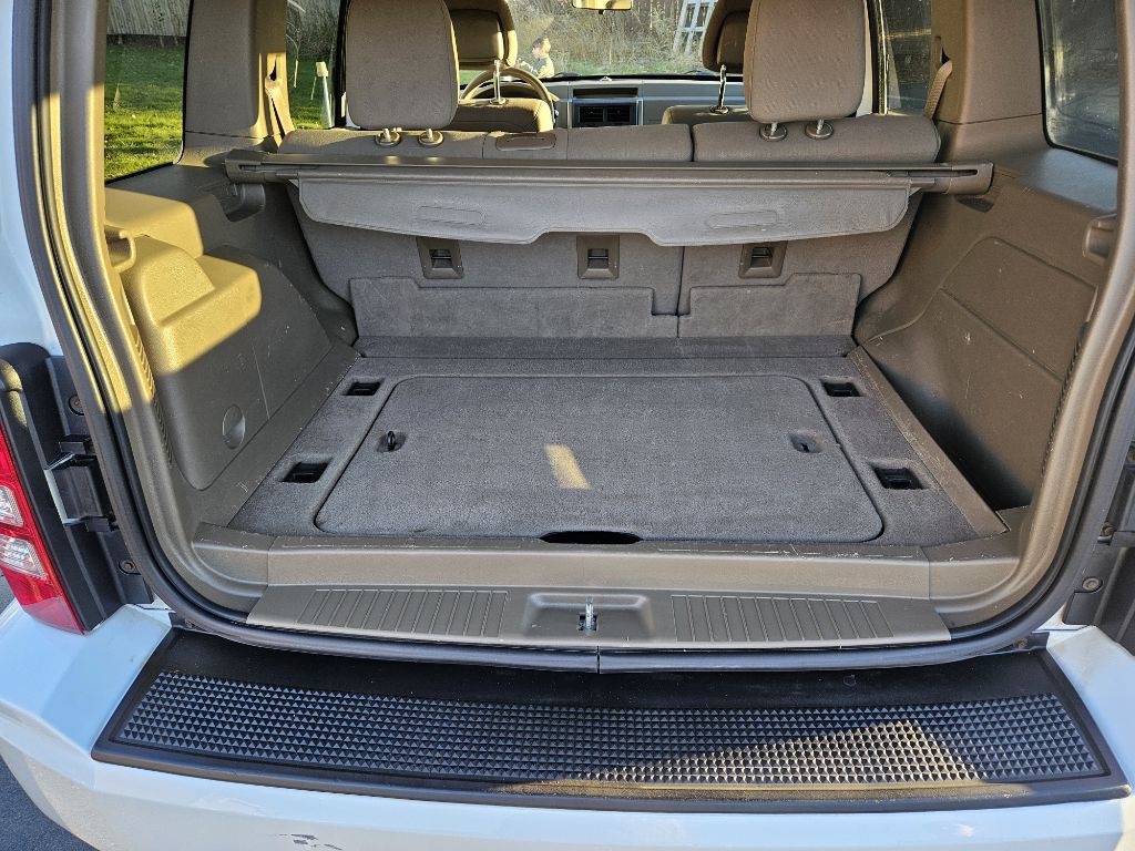 2012 Jeep Liberty Image 16