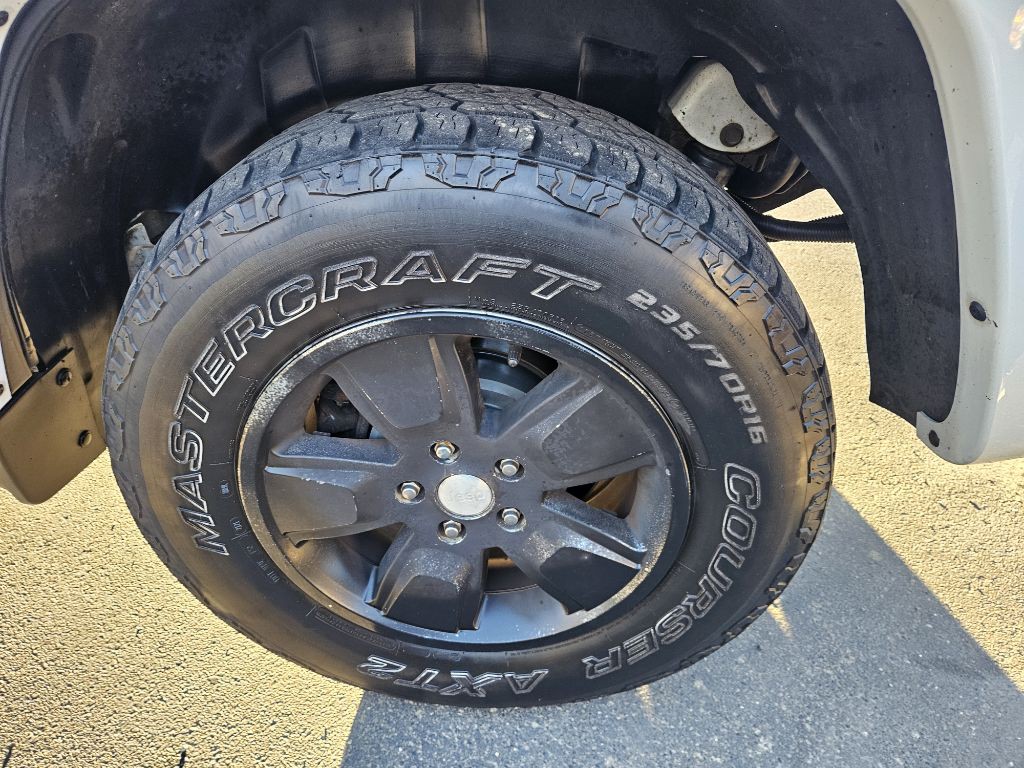 2012 Jeep Liberty Image 21