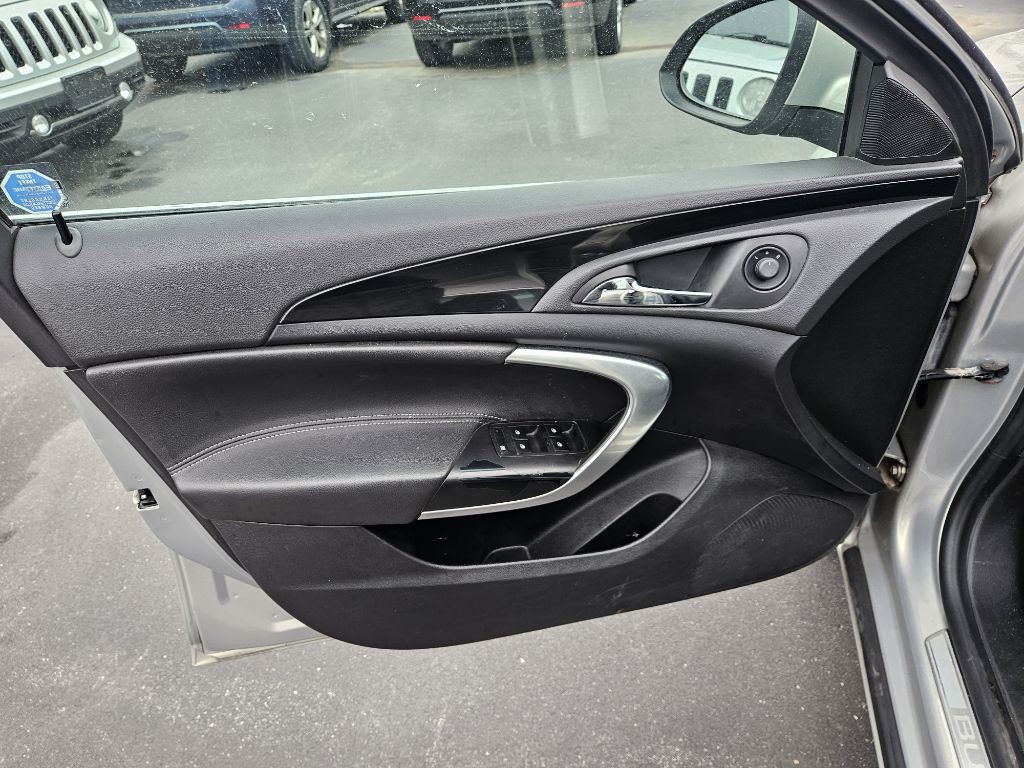 2011 Buick Regal Image 13