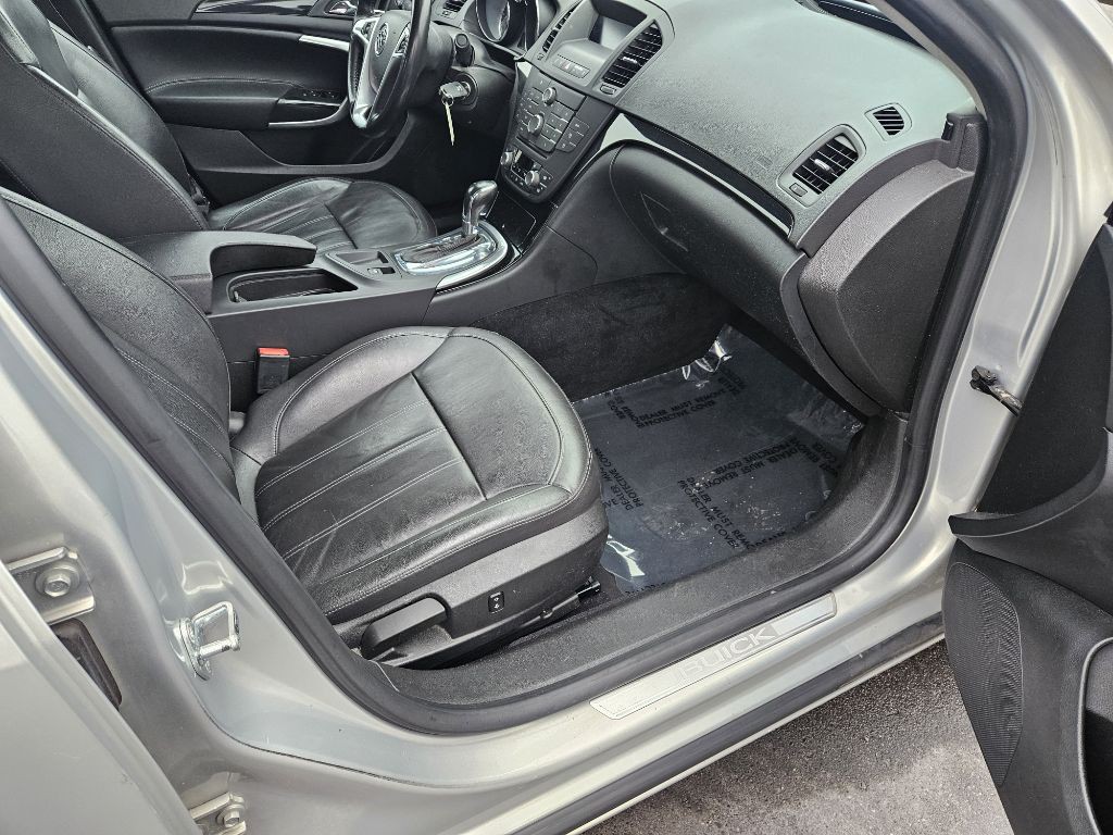 2011 Buick Regal Image 14