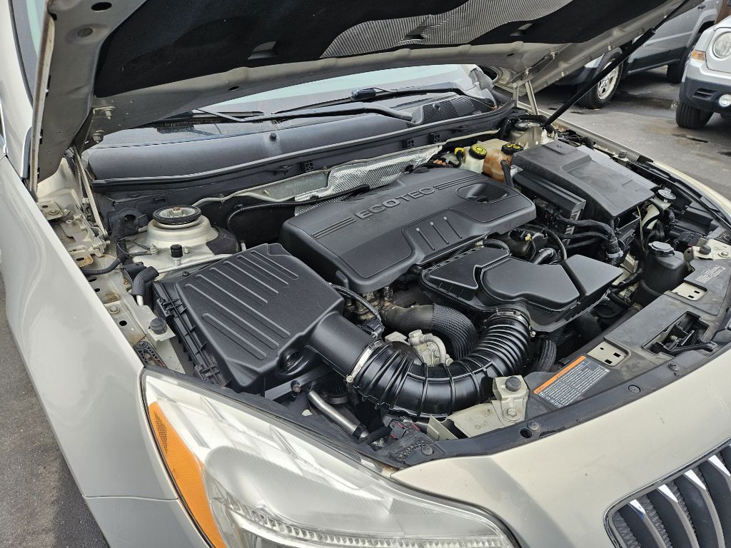2011 Buick Regal Image 17