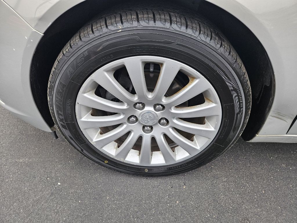 2011 Buick Regal Image 19