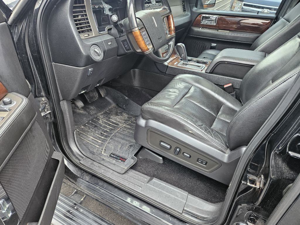 2011 Lincoln Navigator Image 11