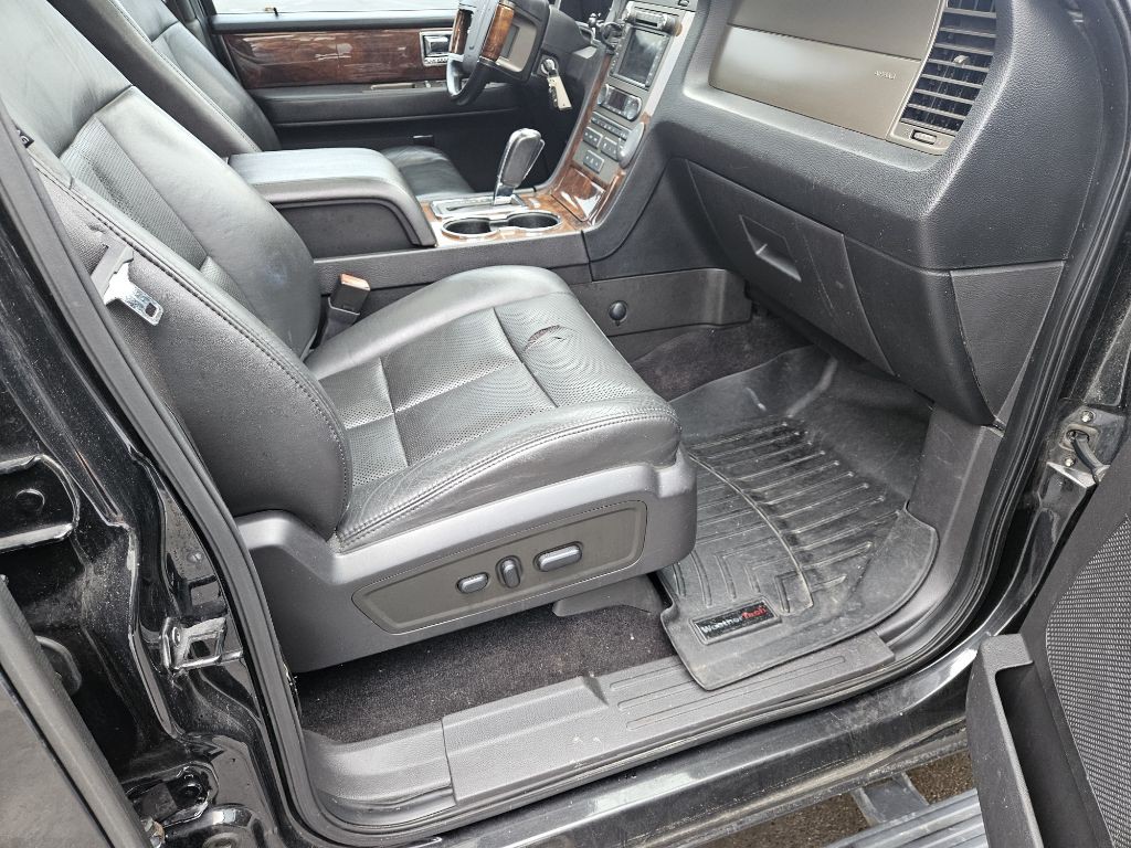 2011 Lincoln Navigator Image 15