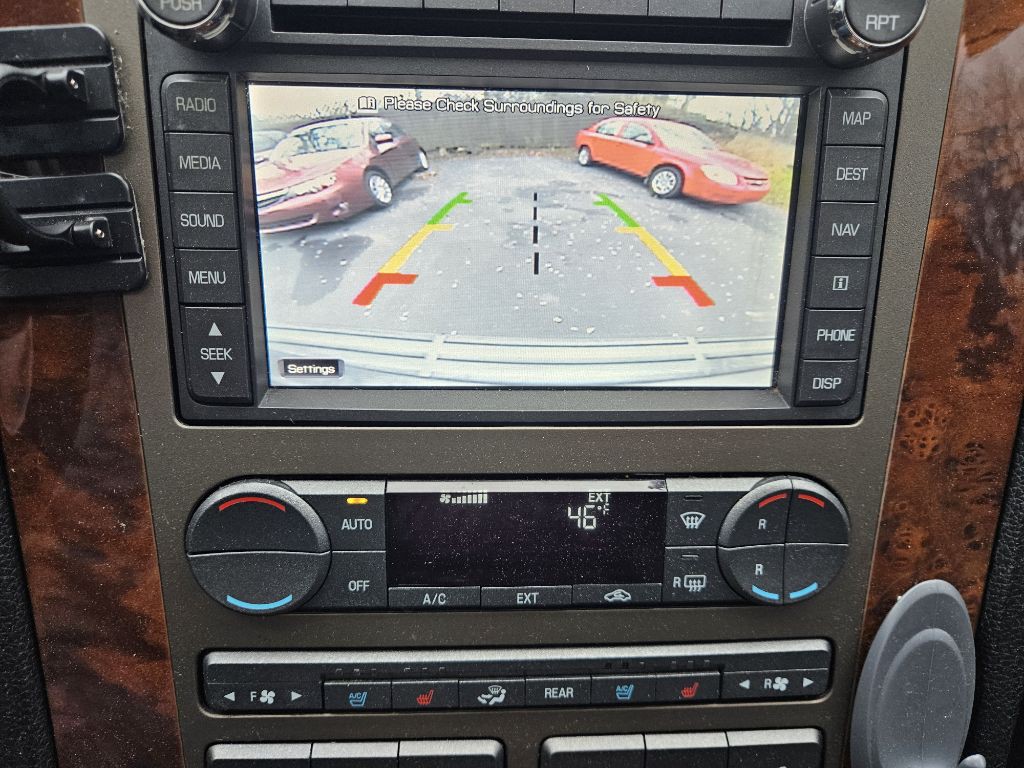 2011 Lincoln Navigator Image 21