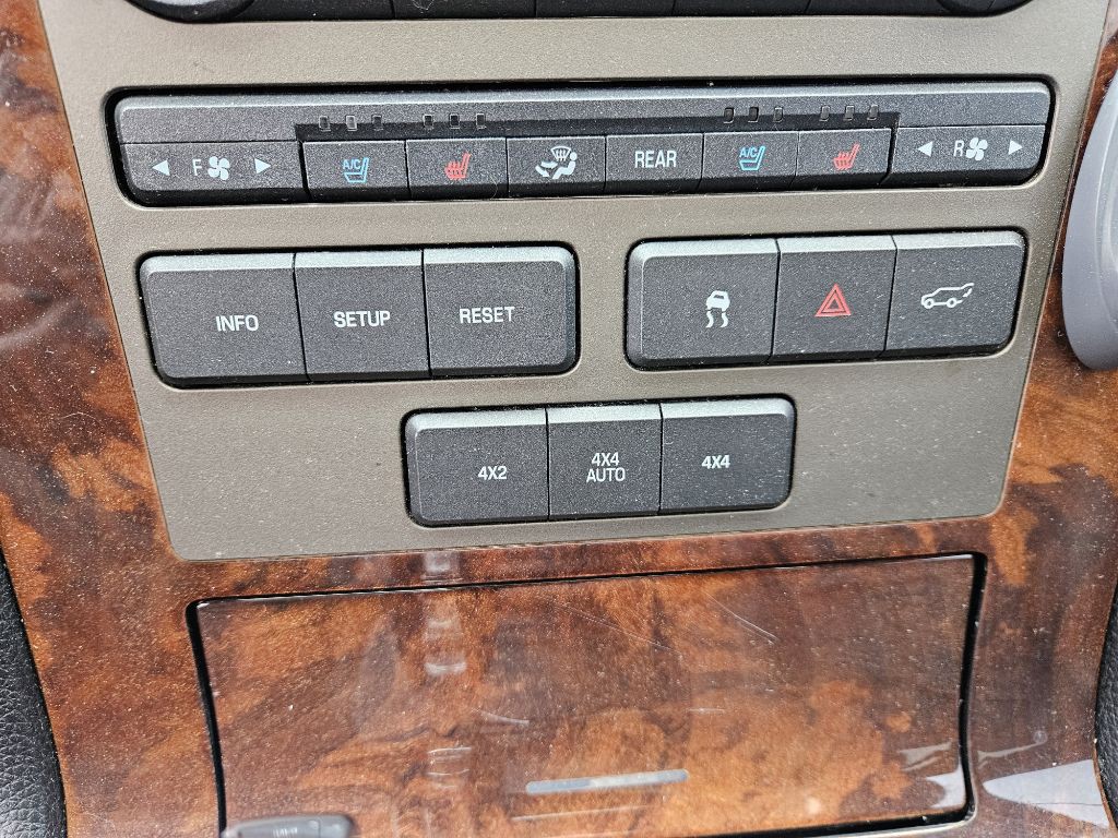 2011 Lincoln Navigator Image 22