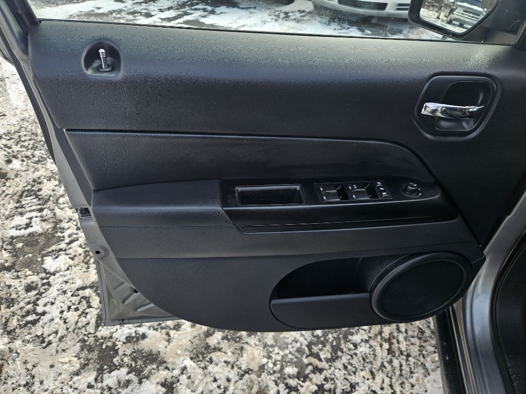 2013 Jeep Patriot Image 12