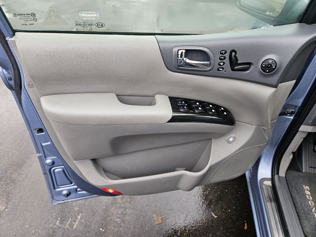 2012 Kia Sedona Image 12