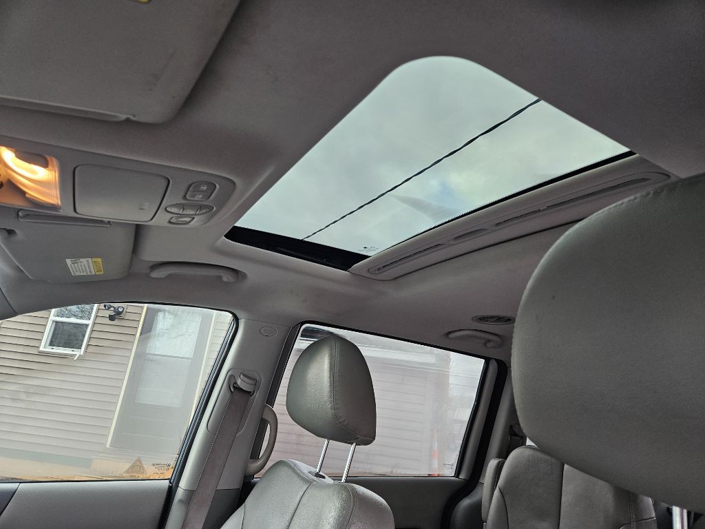 2012 Kia Sedona Image 18