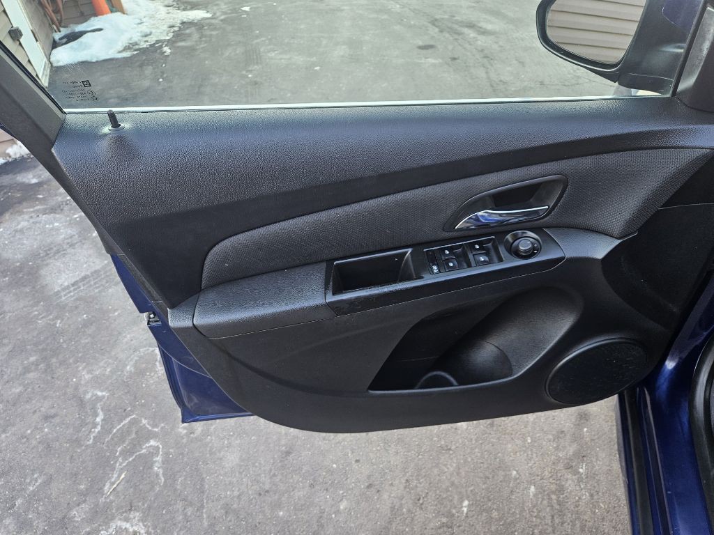 2013 Chevrolet Cruze Image 12