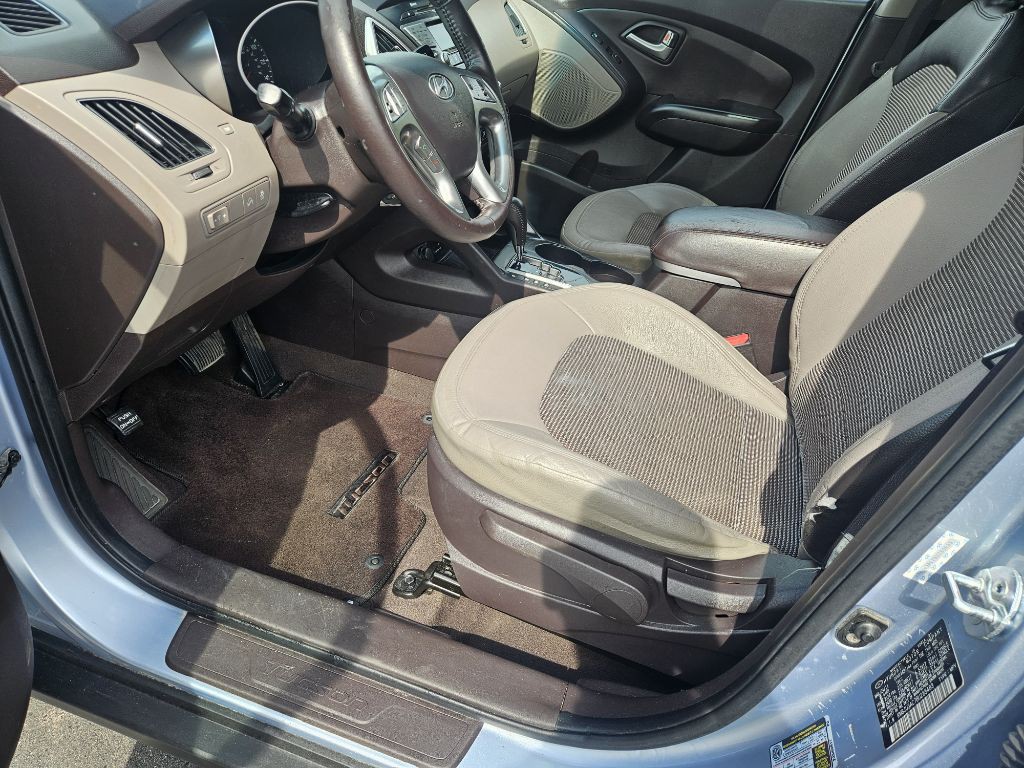 2011 Hyundai Tucson Image 11