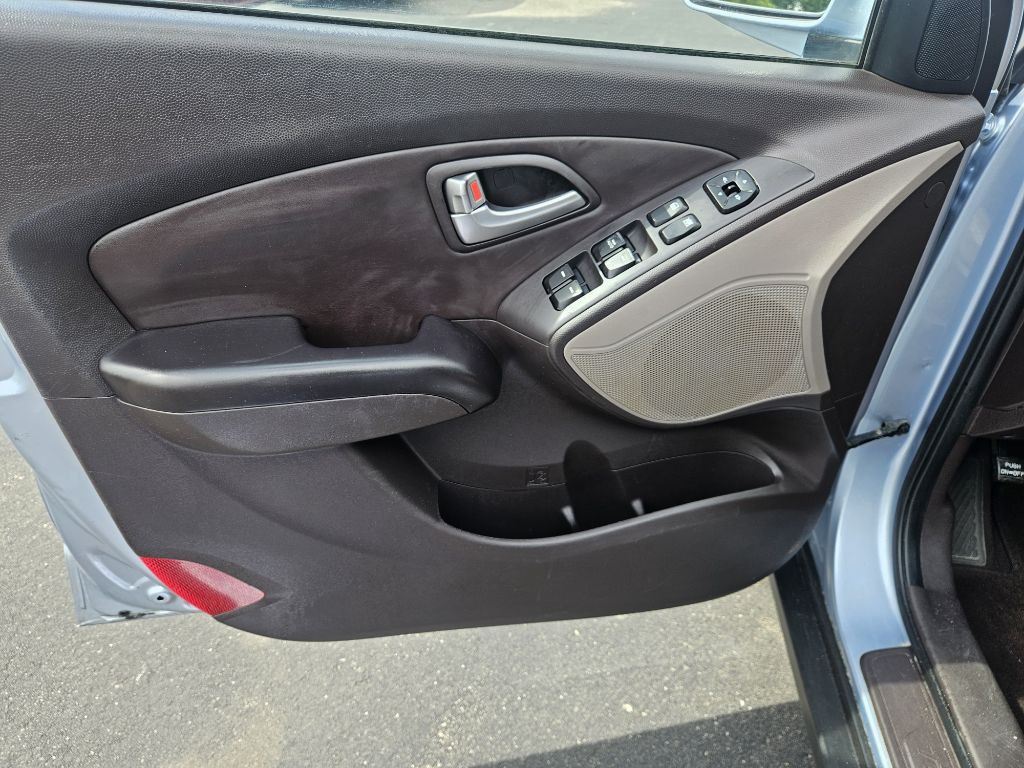 2011 Hyundai Tucson Image 12