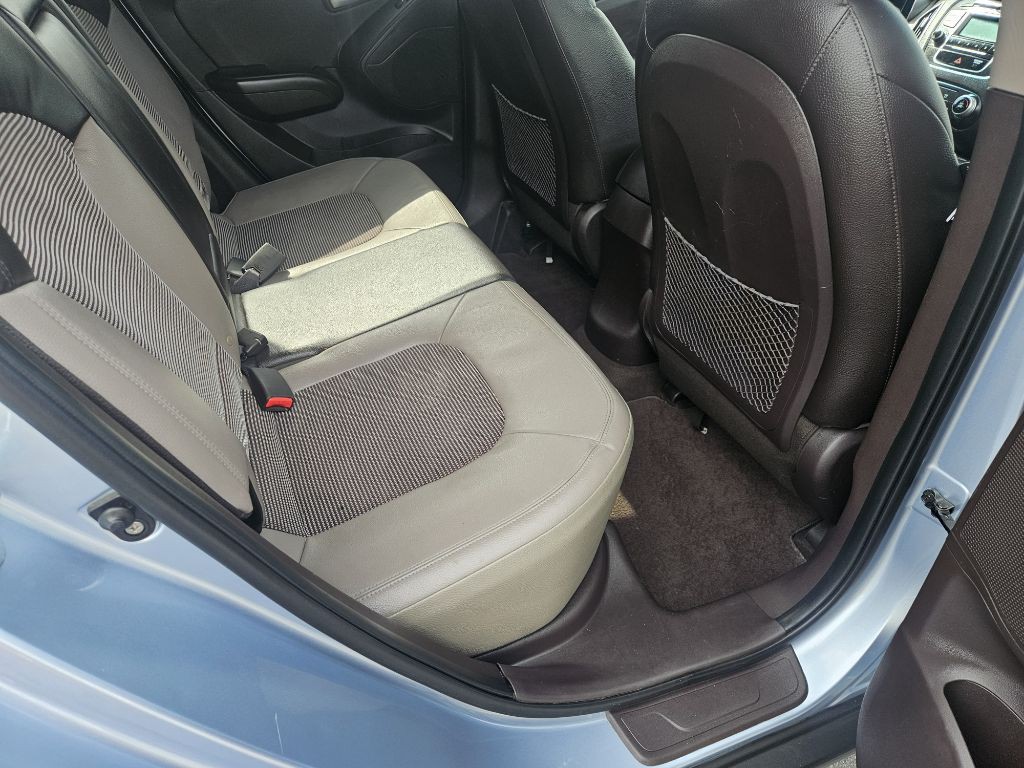 2011 Hyundai Tucson Image 17