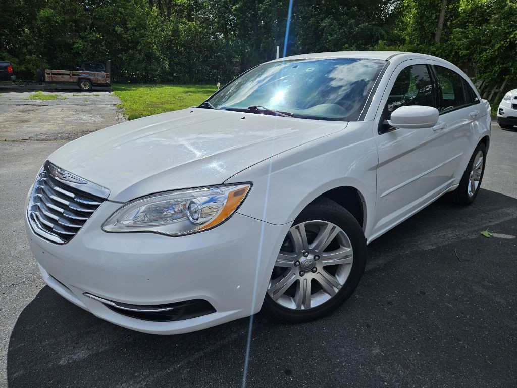 2012 Chrysler 200 Image 1