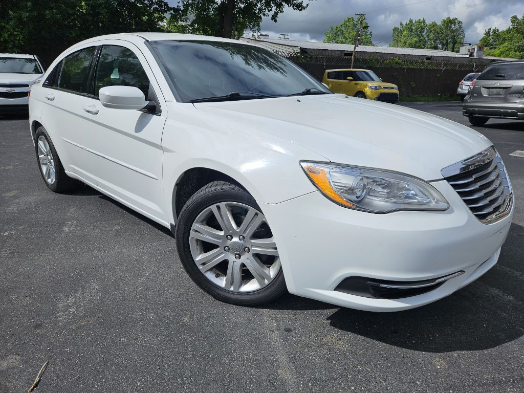 2012 Chrysler 200 Image 3