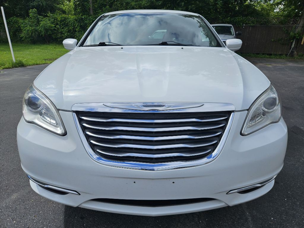 2012 Chrysler 200 Image 4
