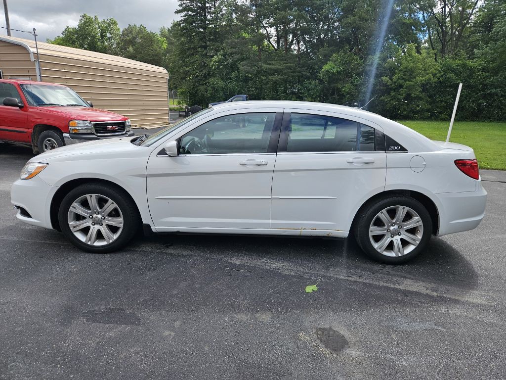 2012 Chrysler 200 Image 5
