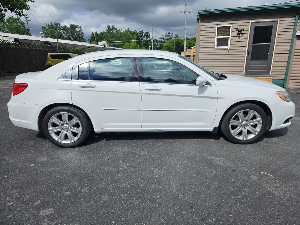 2012 Chrysler 200 Image 6