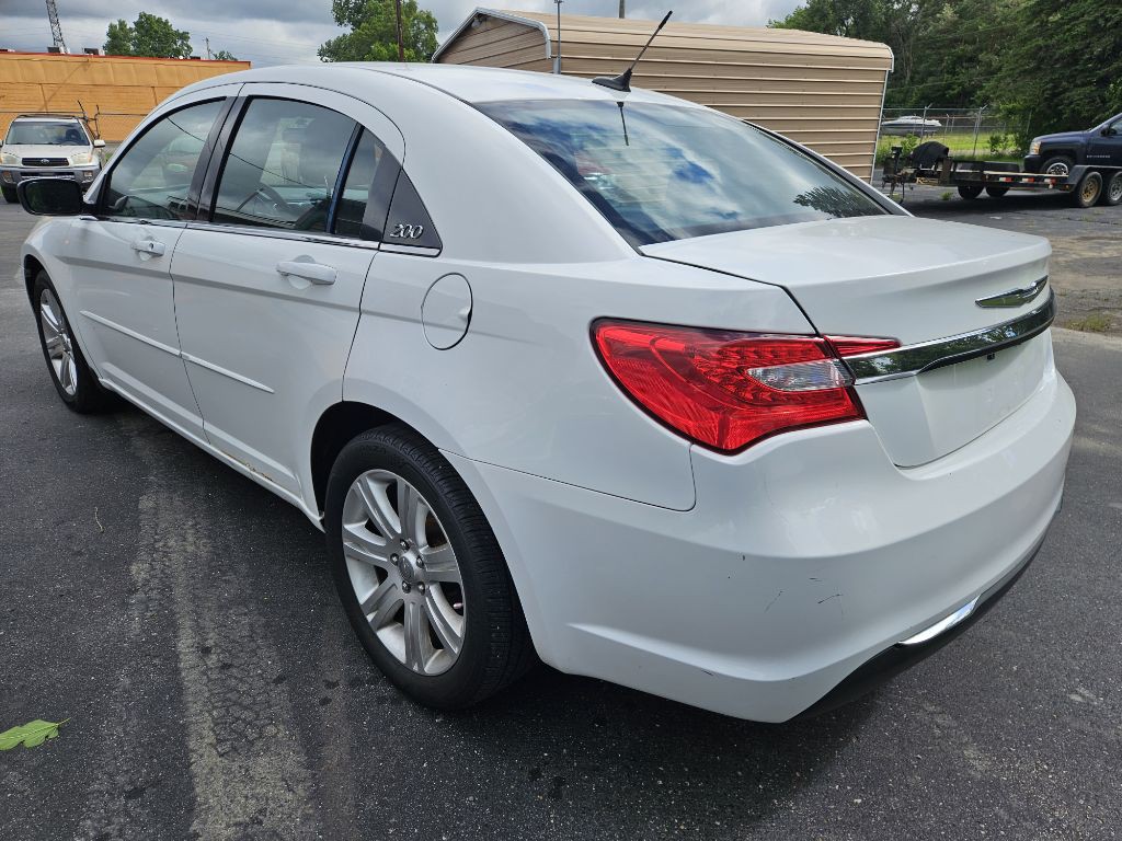 2012 Chrysler 200 Image 7