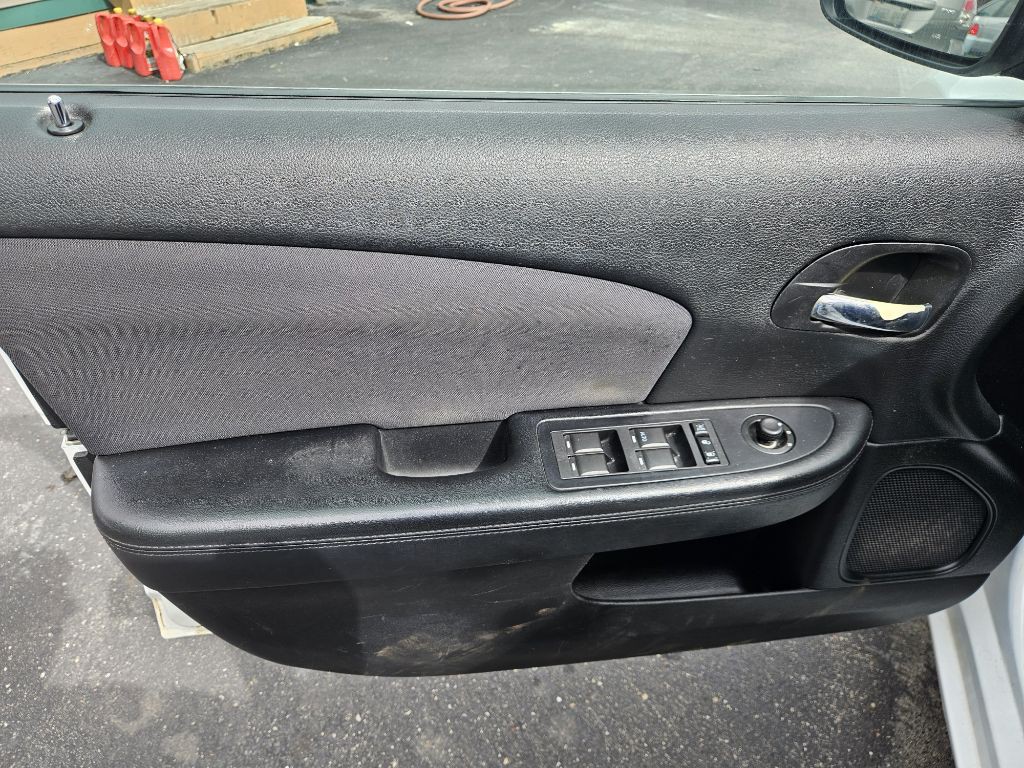 2012 Chrysler 200 Image 12