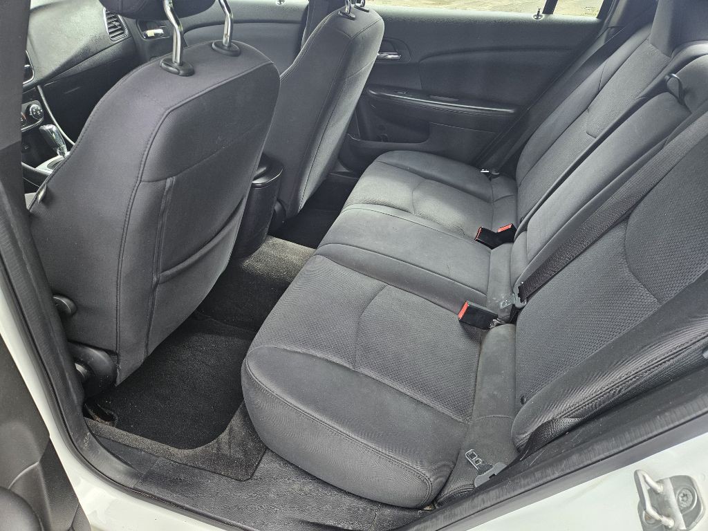 2012 Chrysler 200 Image 13