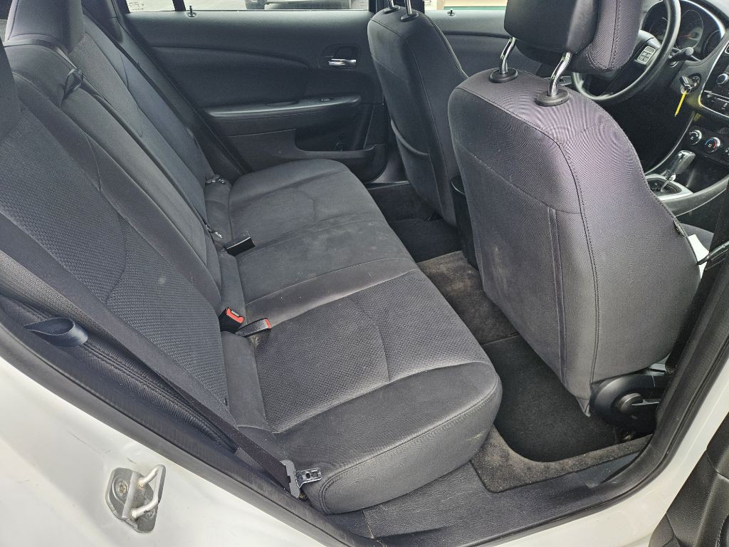 2012 Chrysler 200 Image 15