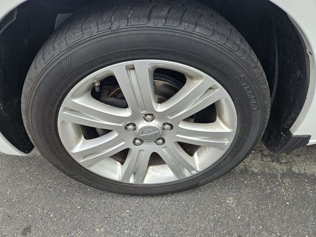 2012 Chrysler 200 Image 21