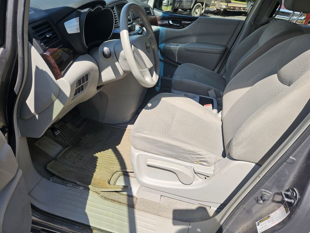 2015 Nissan Quest Image 11