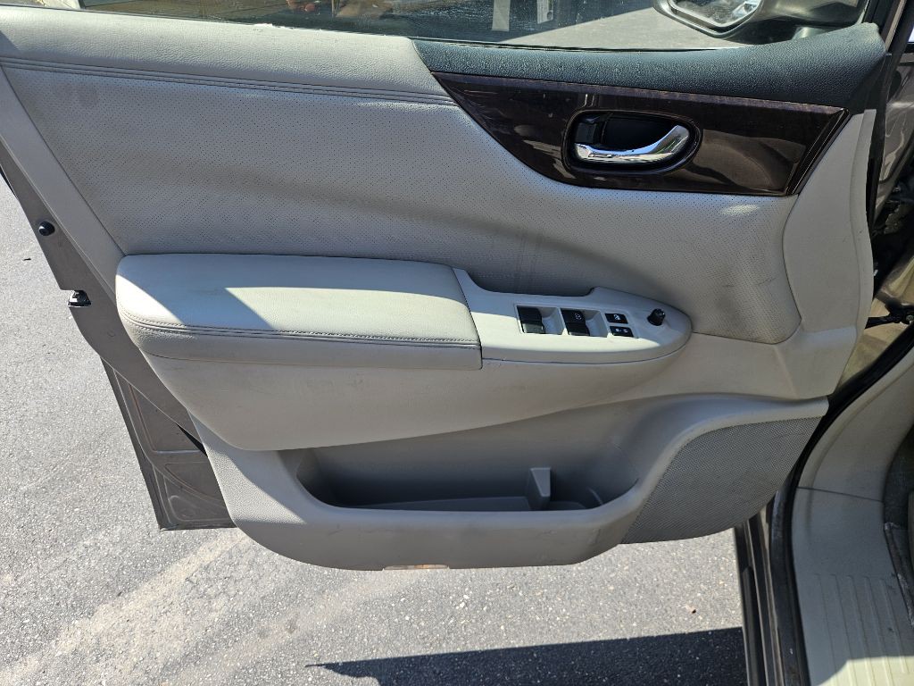 2015 Nissan Quest Image 12