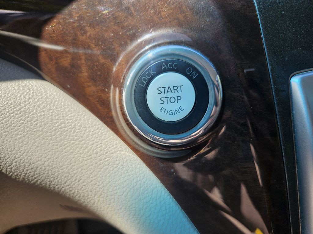2015 Nissan Quest Image 13