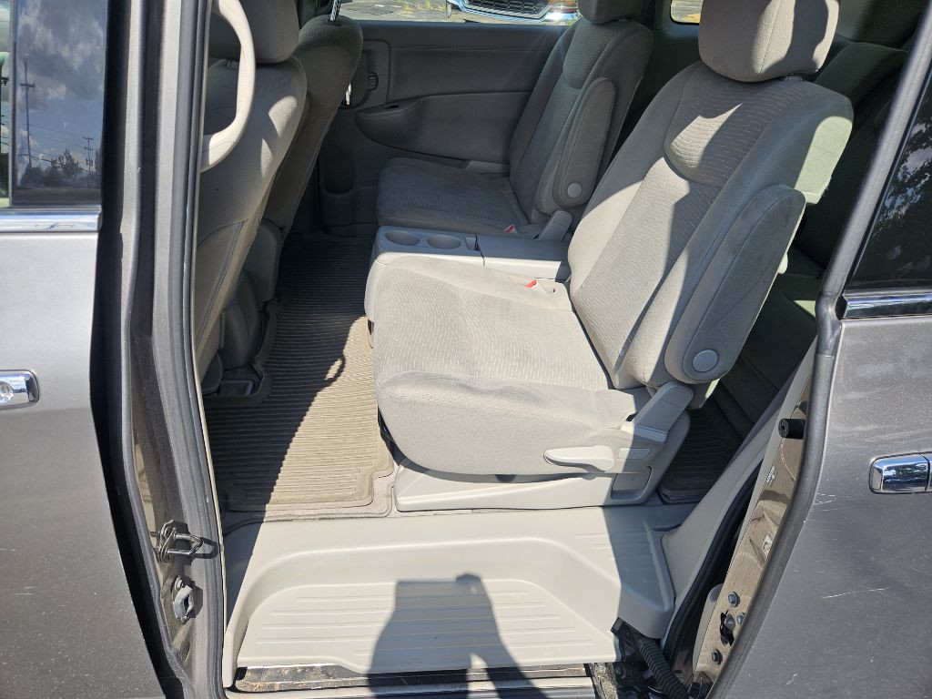 2015 Nissan Quest Image 14