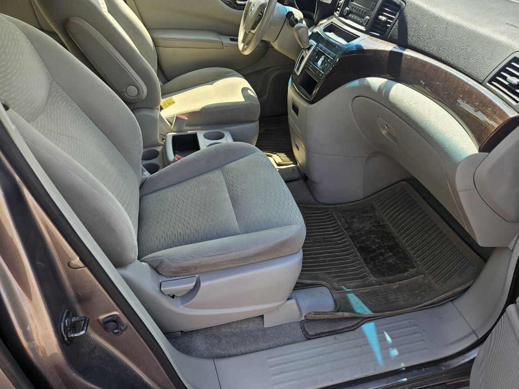 2015 Nissan Quest Image 16