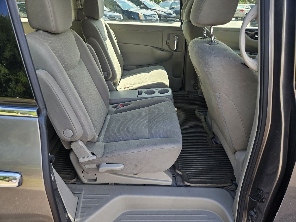 2015 Nissan Quest Image 17