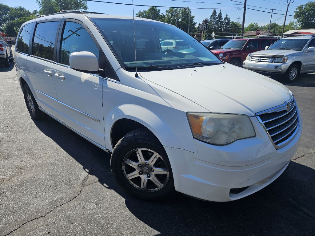 2009 Chrysler Town & Country Image 3