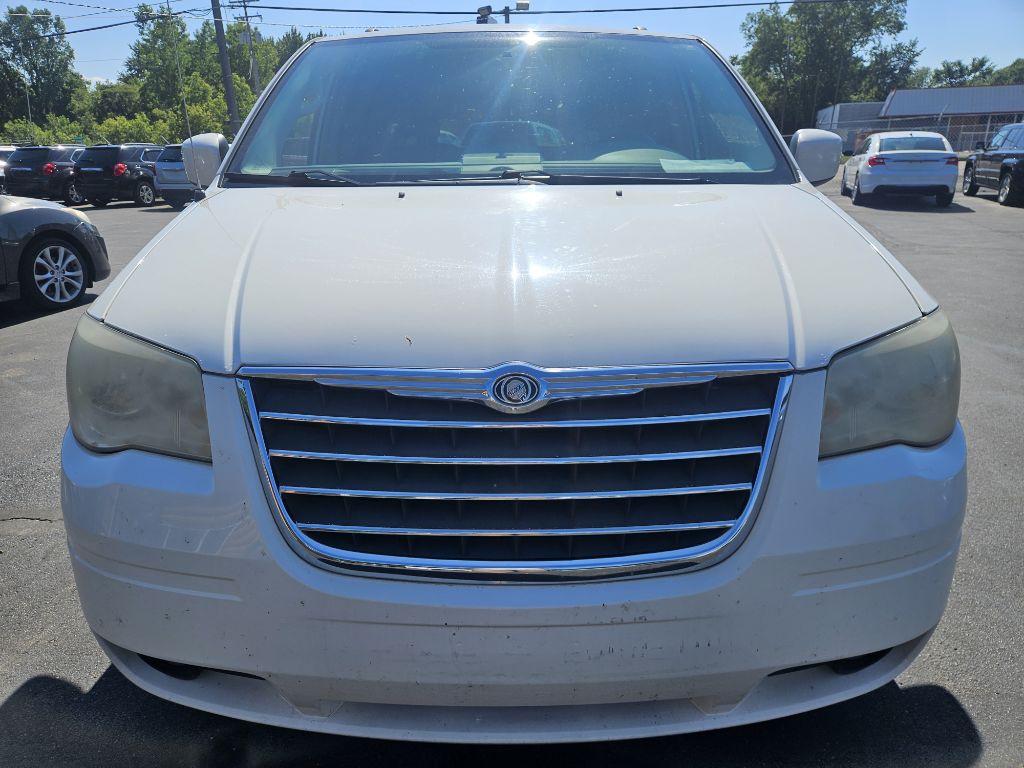 2009 Chrysler Town & Country Image 4