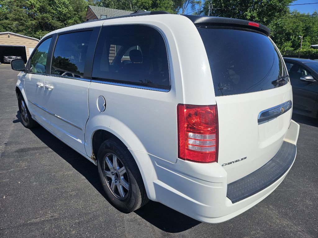 2009 Chrysler Town & Country Image 7