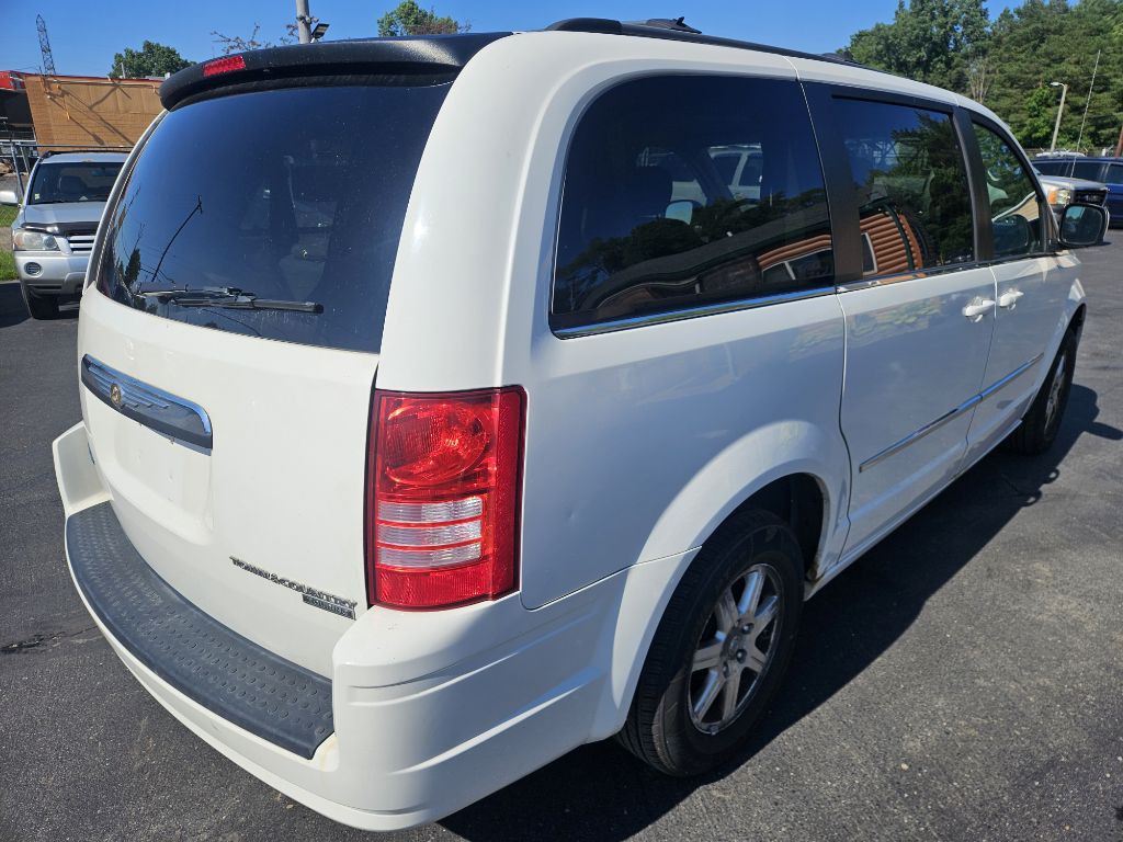 2009 Chrysler Town & Country Image 9