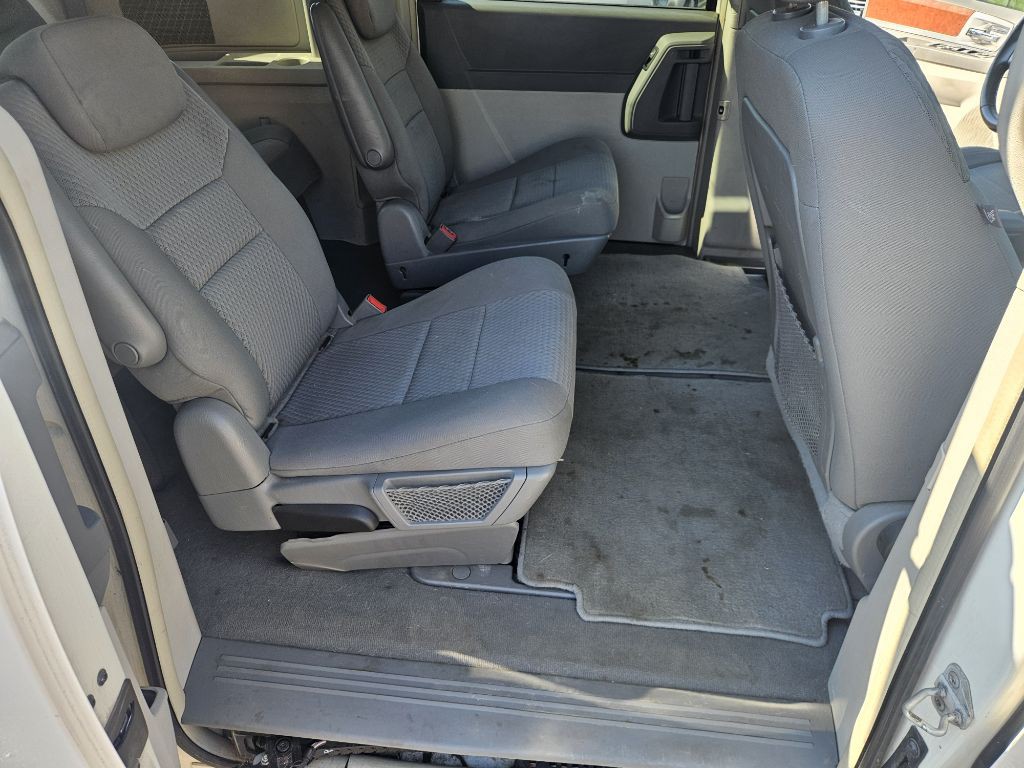 2009 Chrysler Town & Country Image 16