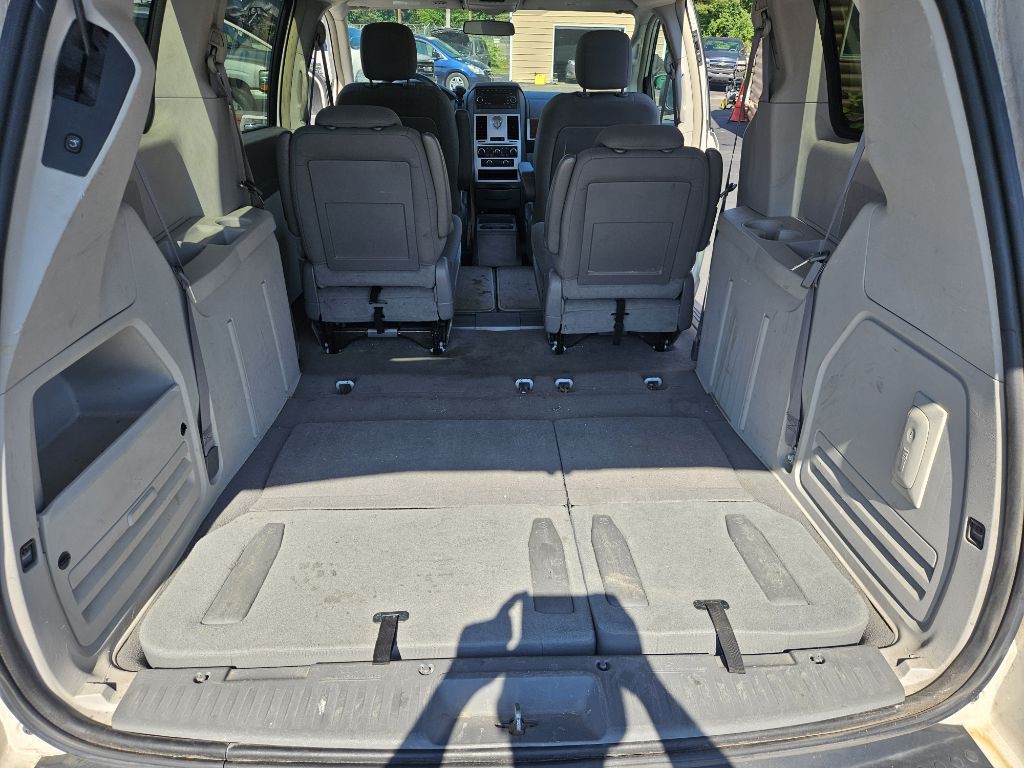 2009 Chrysler Town & Country Image 18